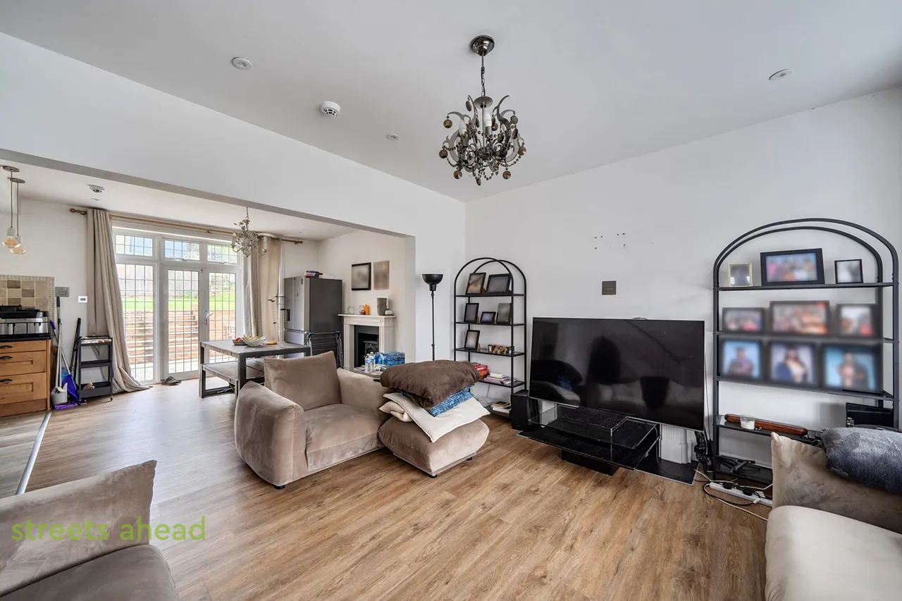 Byron Avenue, Coulsdon, CR5, photo 3