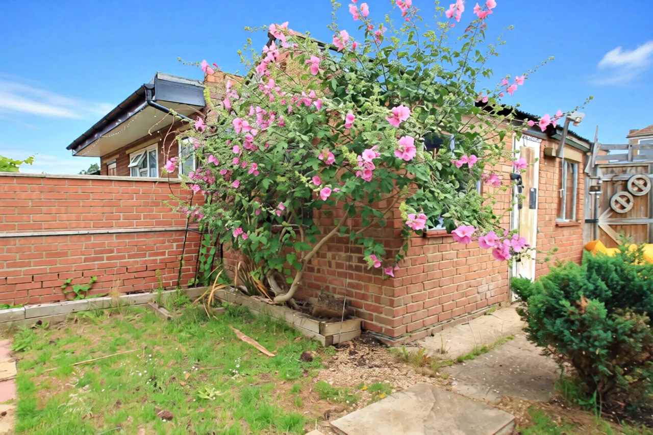 Thames Avenue, Perivale, UB6, photo 12