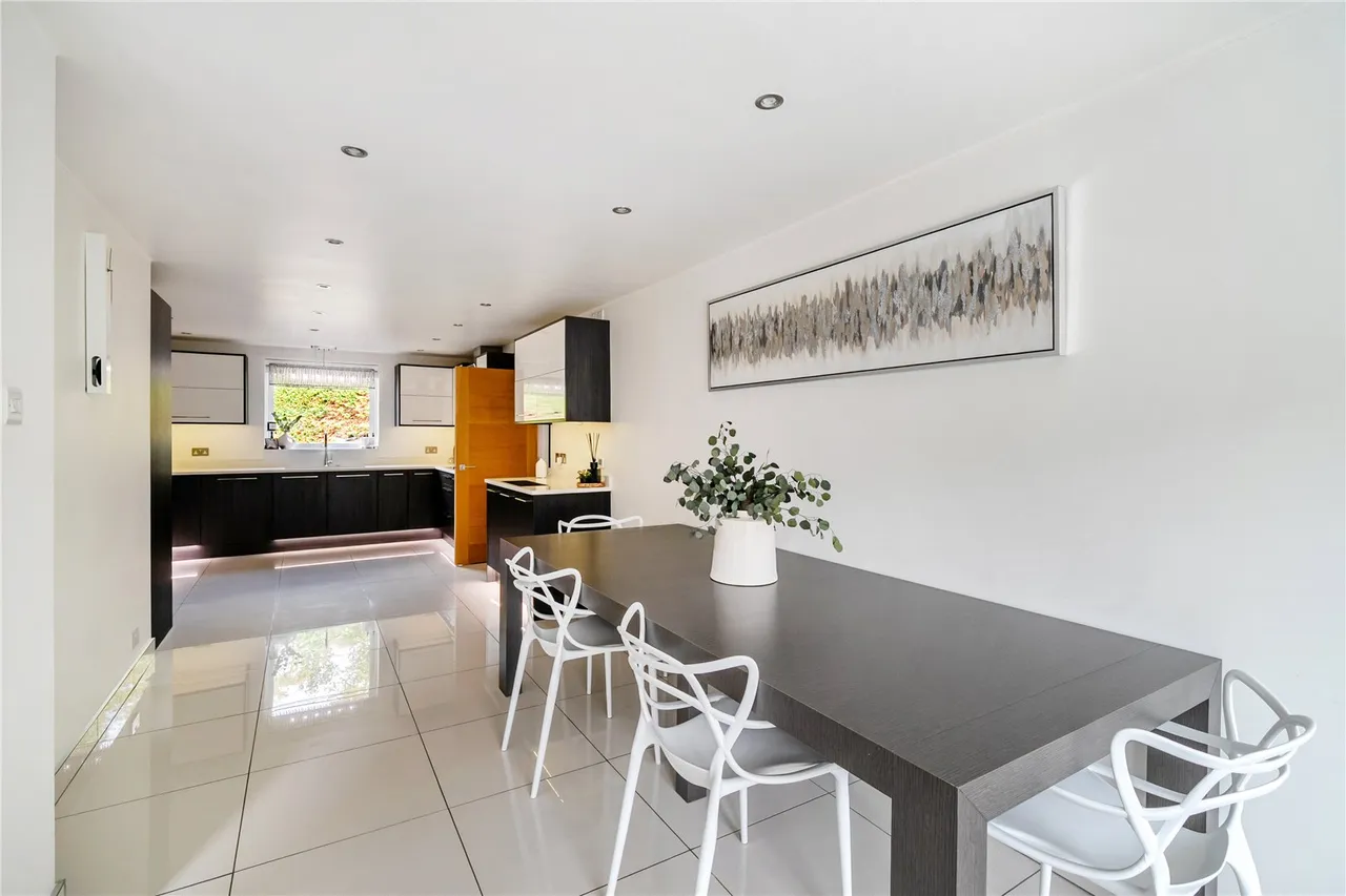 St. James's Close, Yeovil, Somerset, BA21 3AH, photo 2