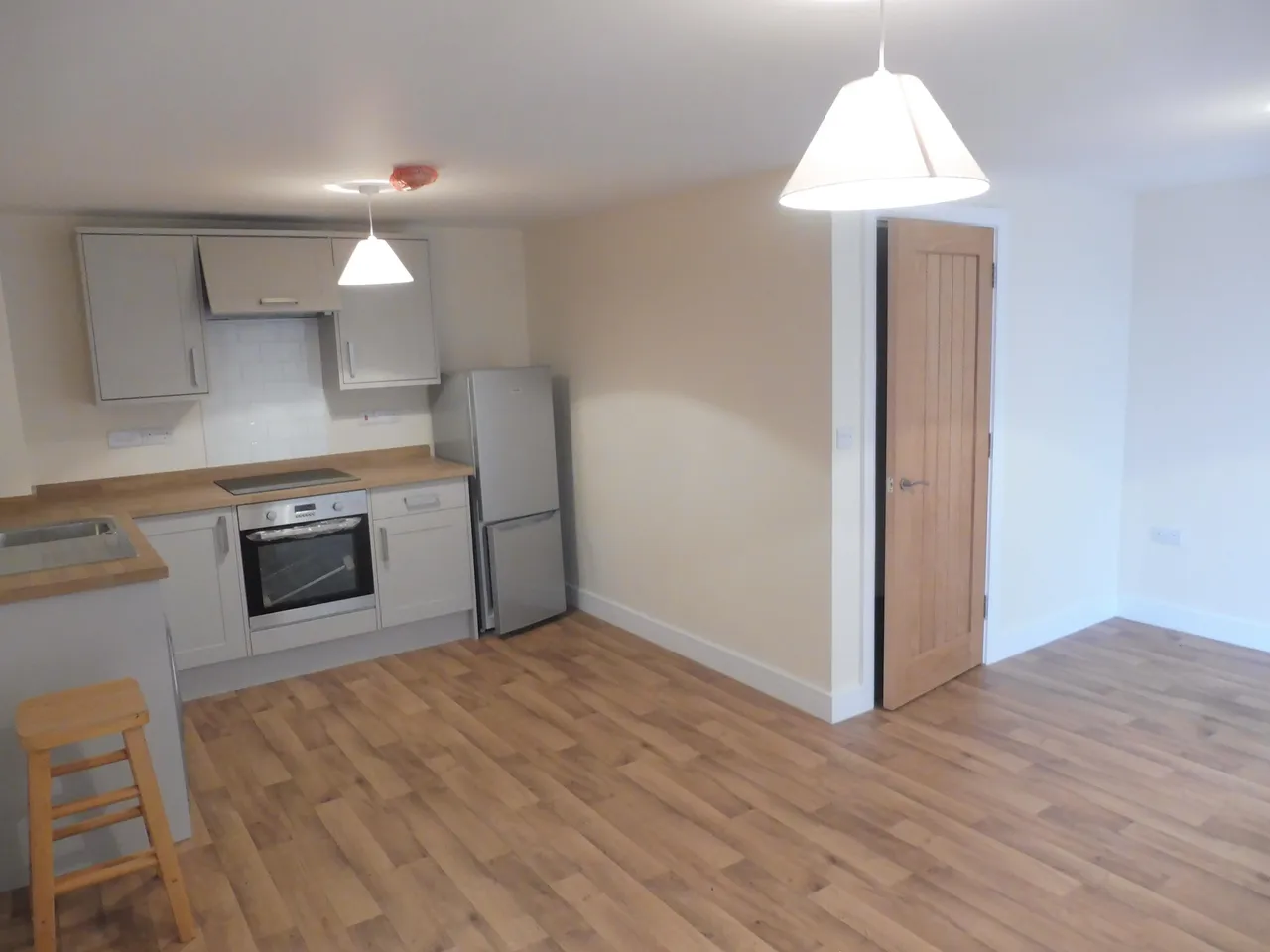 Southbroom Road, SN10, photo 2
