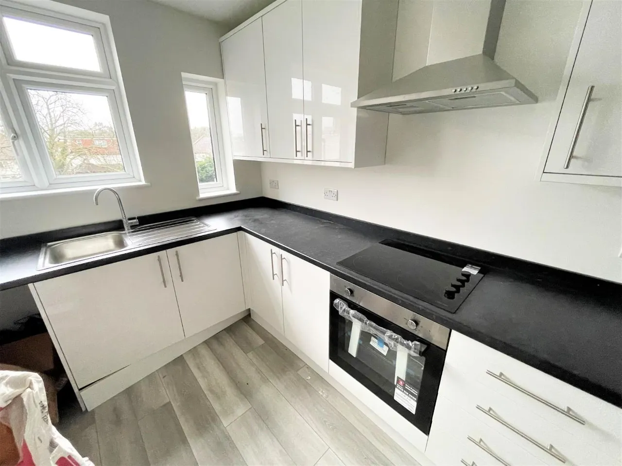 3 bed flat to rent, The Broadway, Mill Hill