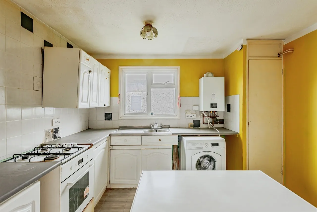 Apsley Court, Crawley, photo 5