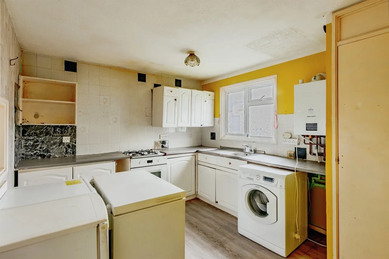 Apsley Court, Crawley, photo 6