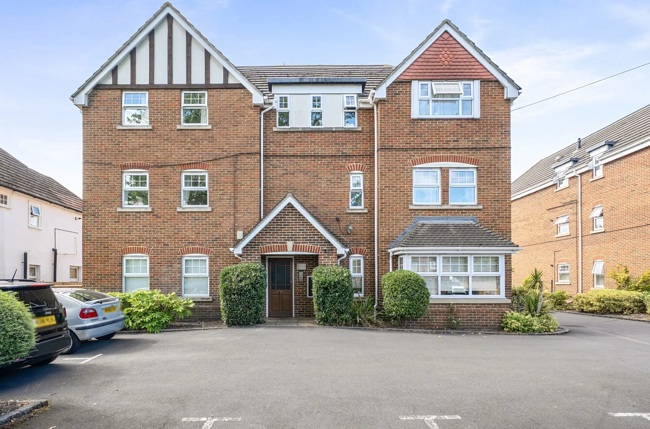 2 bed flat for sale — Blenheim Place, Camberley, Surrey, GU15 2SS