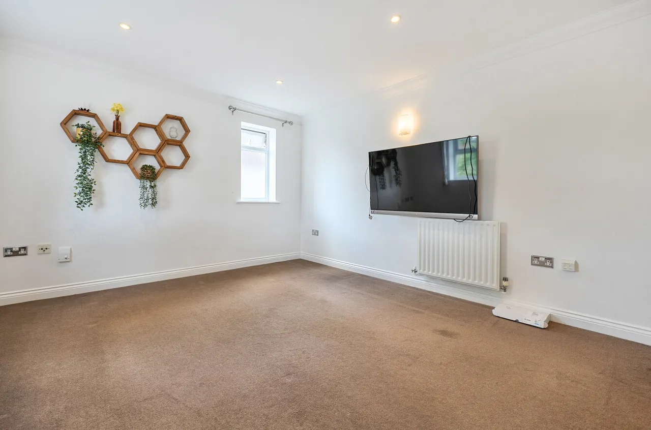 Blenheim Place, Camberley, Surrey, GU15 2SS, photo 2