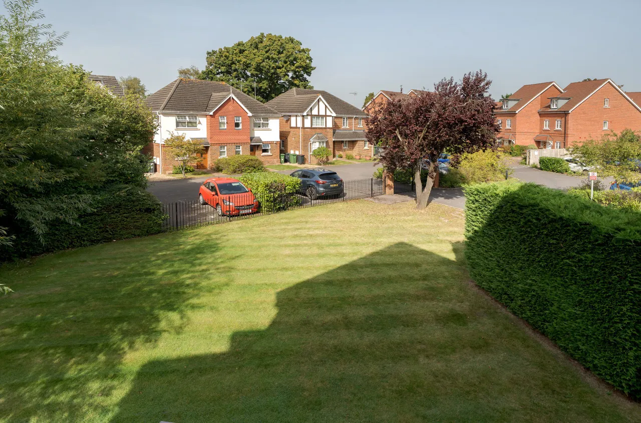Blenheim Place, Camberley, Surrey, GU15 2SS, photo 9