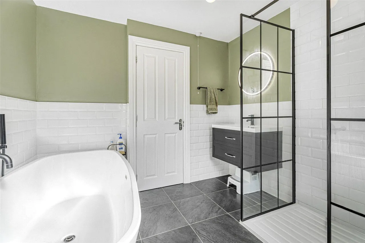 Pembroke Road, SE25, photo 32