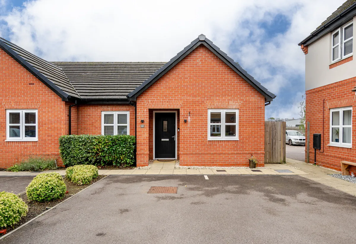 2 bed house for sale, Bedford, MK43