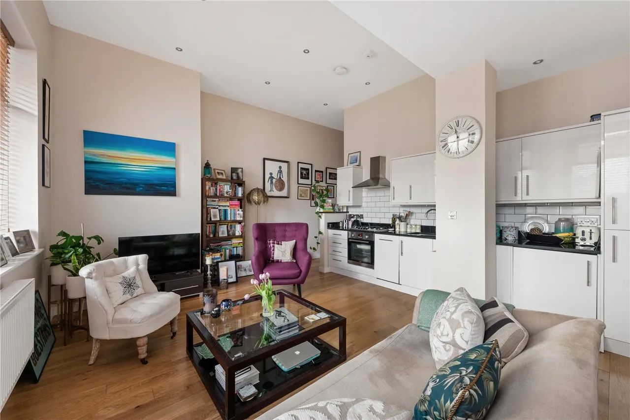 Shacklewell Lane, London, E8, photo 2