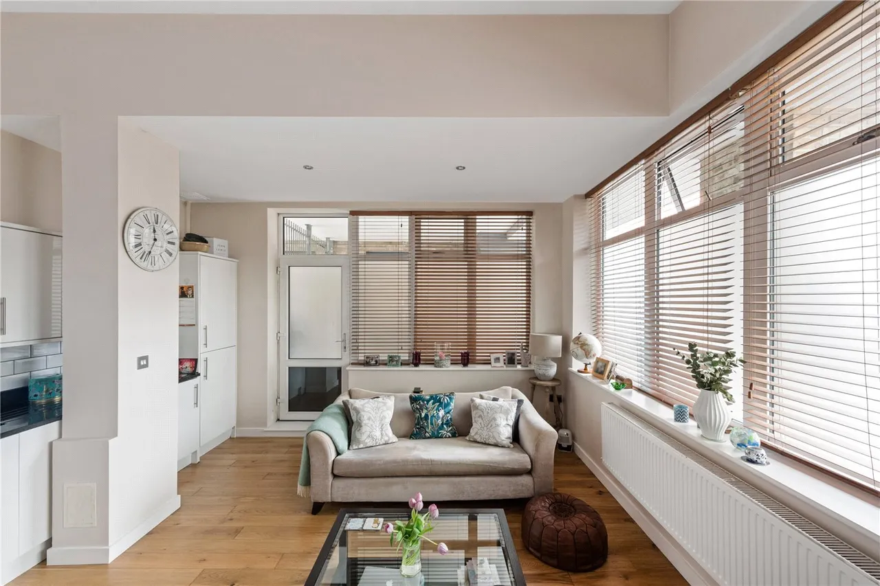 Shacklewell Lane, London, E8, photo 11