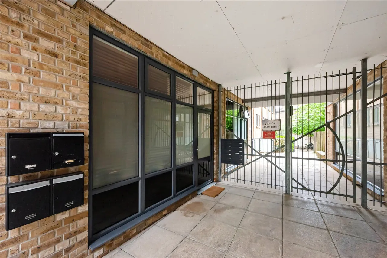 Shacklewell Lane, London, E8, photo 9