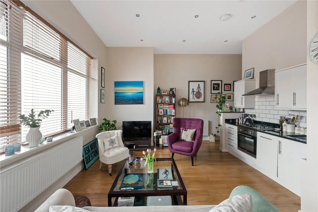 Shacklewell Lane, London, E8, photo 8