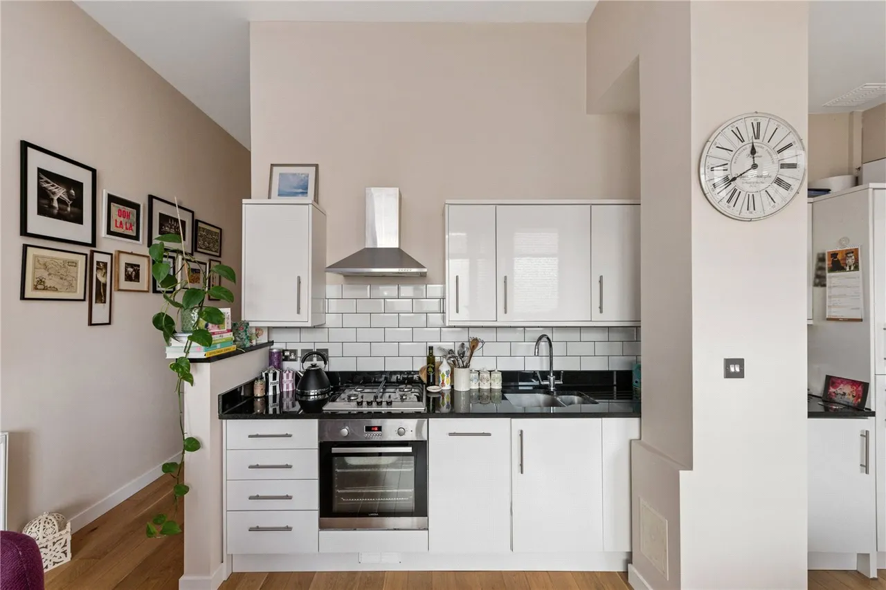 Shacklewell Lane, London, E8, photo 3