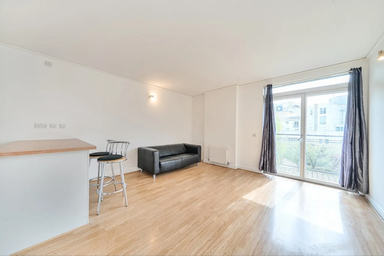 1 bed flat for sale — John Harrison Way, SE10