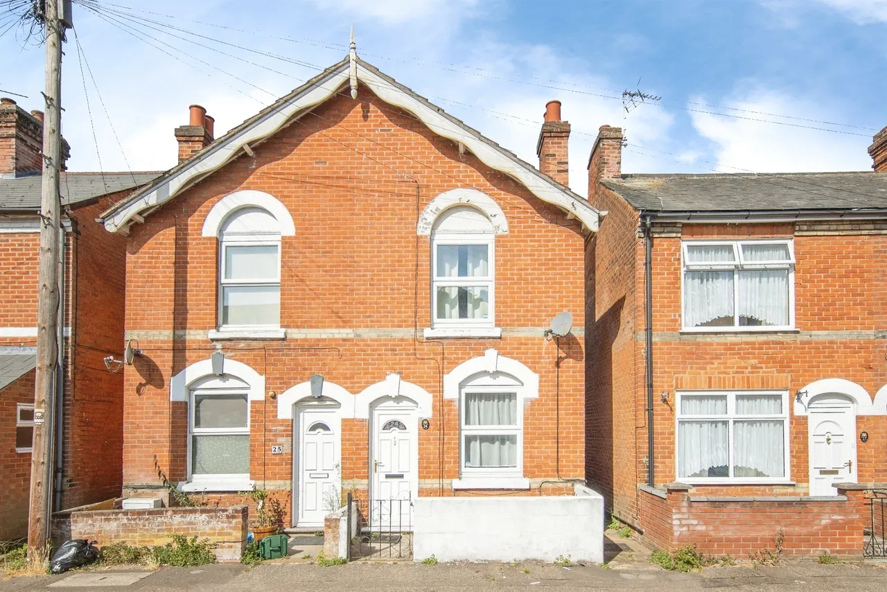 3 bed house for sale — Victor Road, Colchester