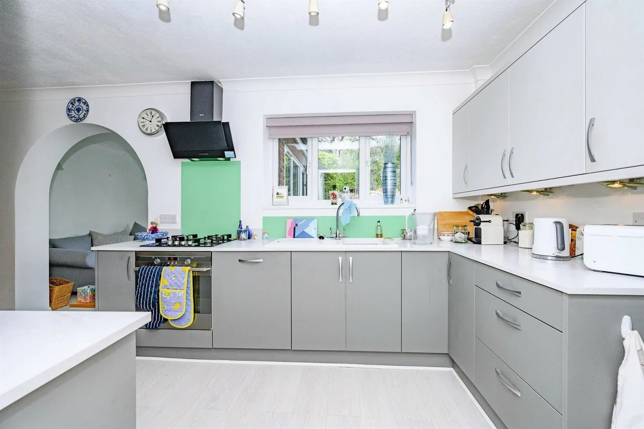 Beech Road, St. Albans, photo 2