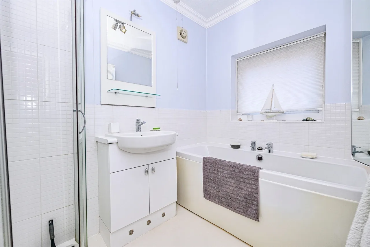 Beech Road, St. Albans, photo 12