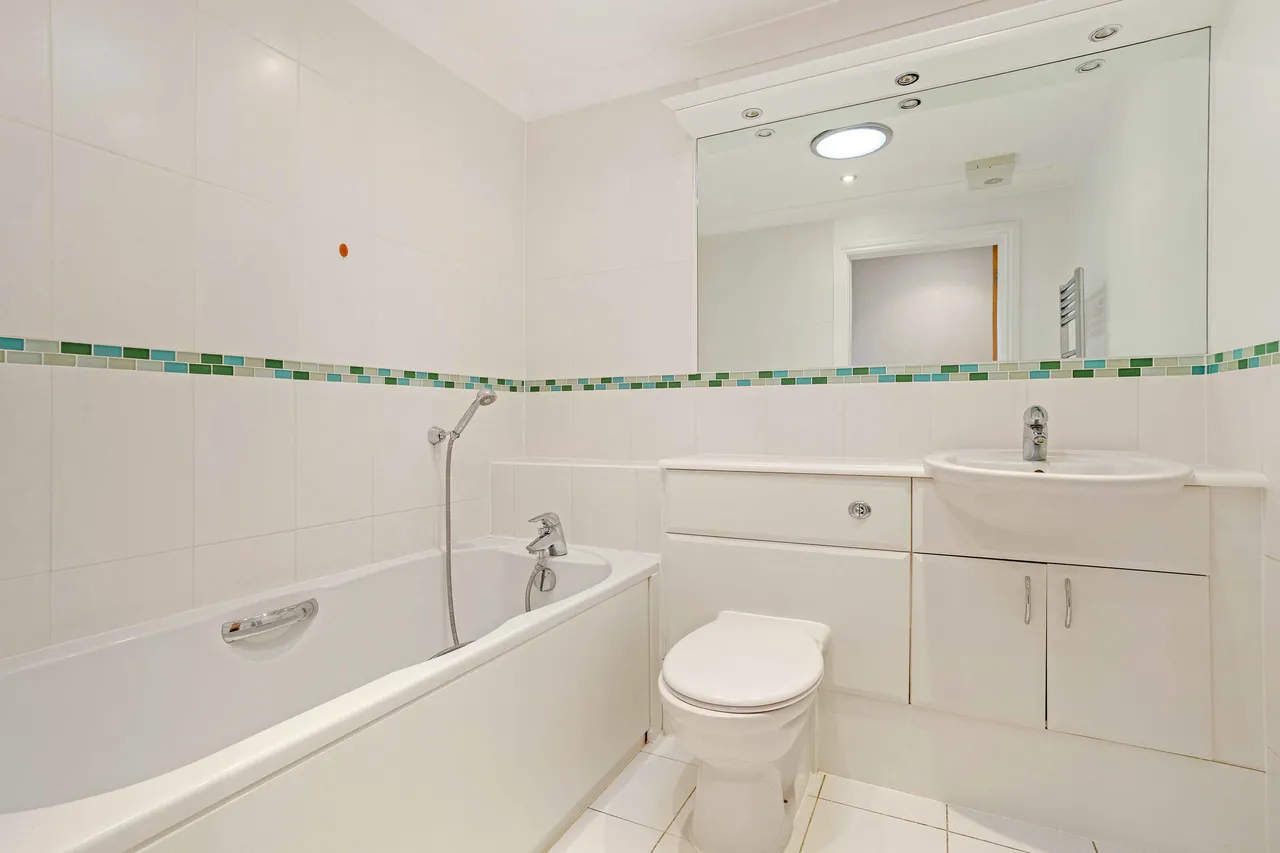 Finchampstead Road, Wokingham, RG41, photo 2