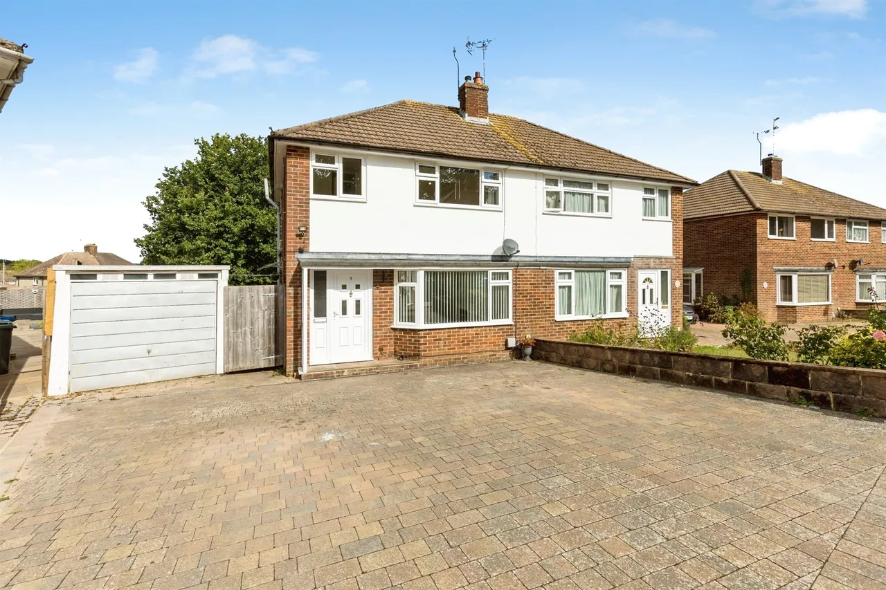 3 bed house for sale — The Vineries, Burgess Hill