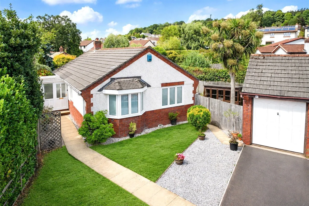 3 bed property for sale, Churchfields Drive, Bovey Tracey, TQ13