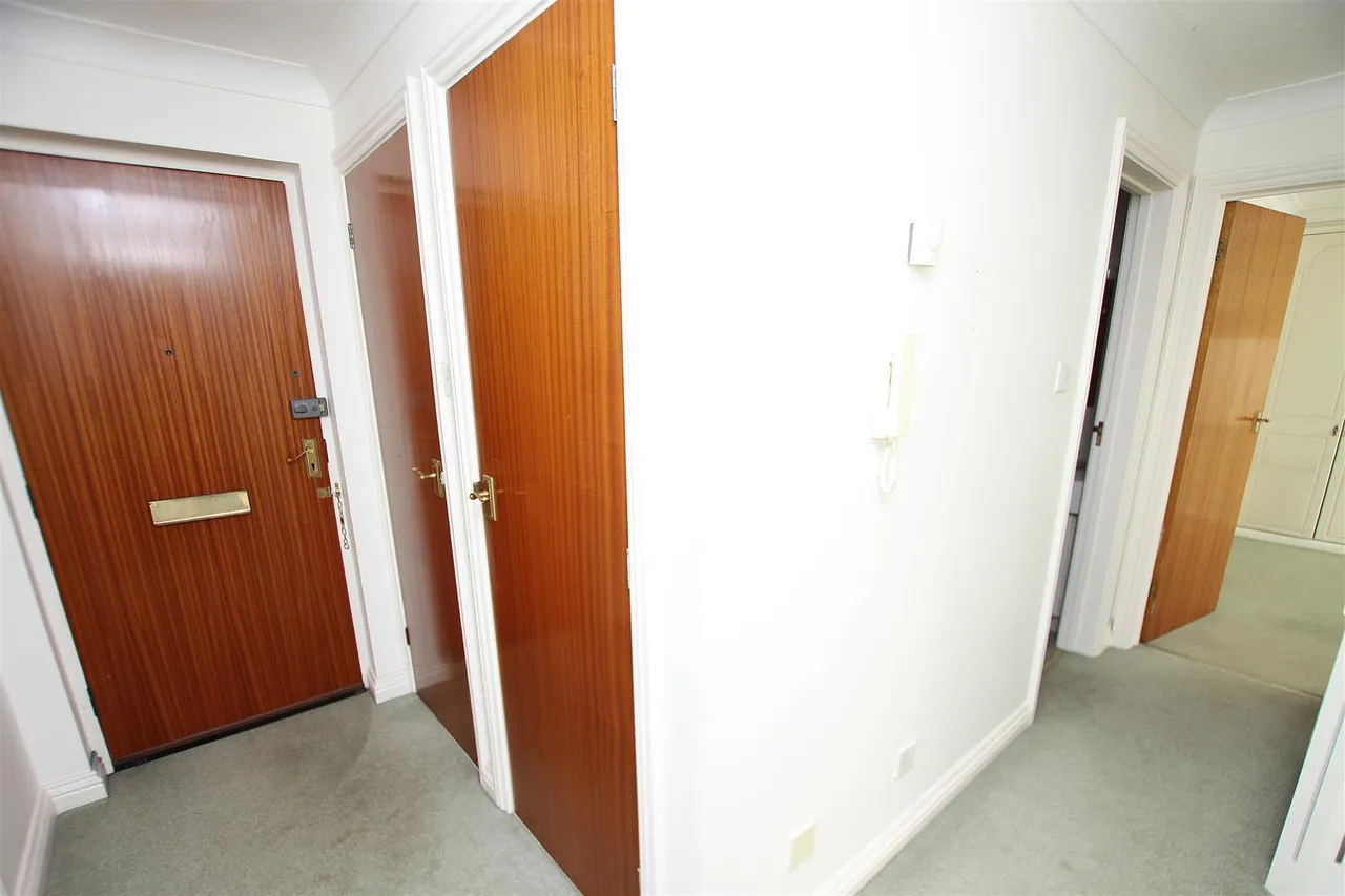 Surrey Road, Poole, photo 11