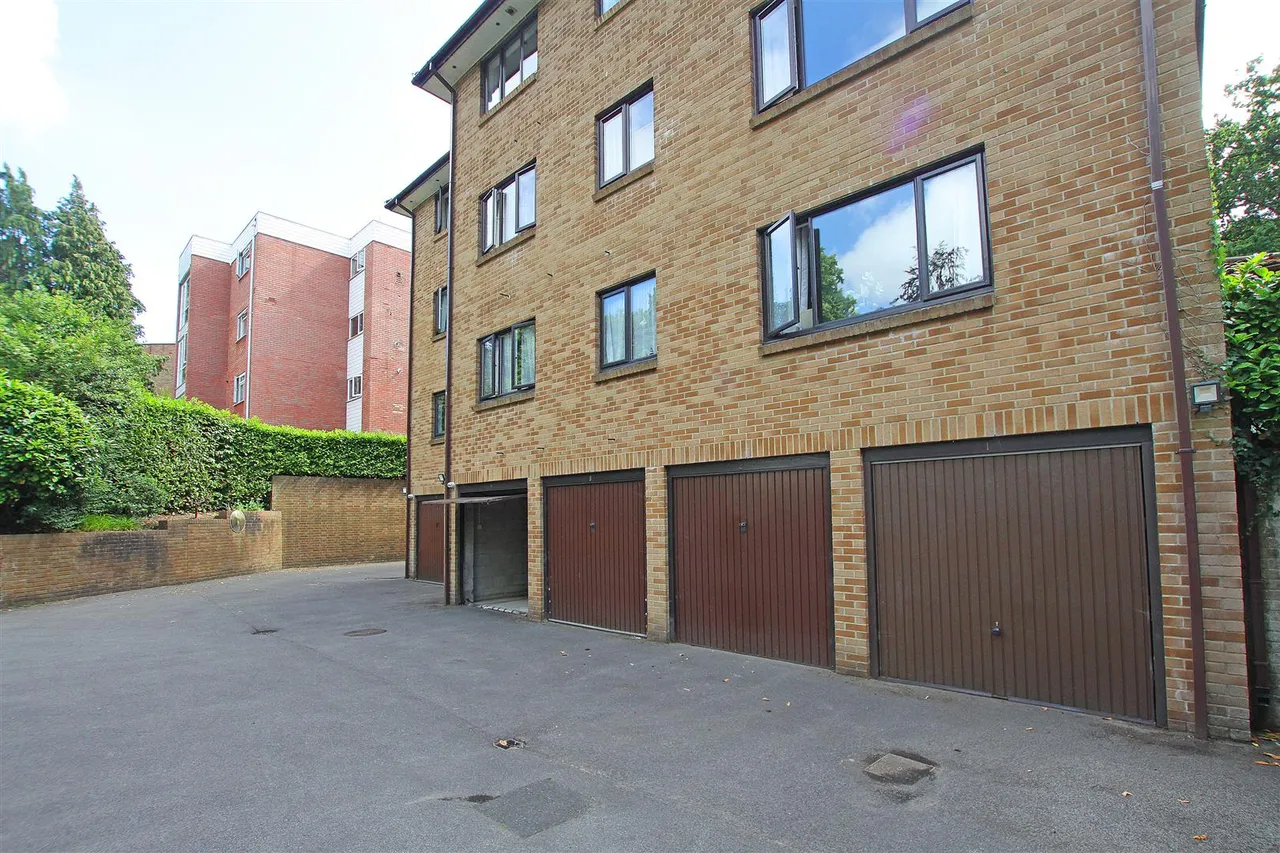 Surrey Road, Poole, photo 12