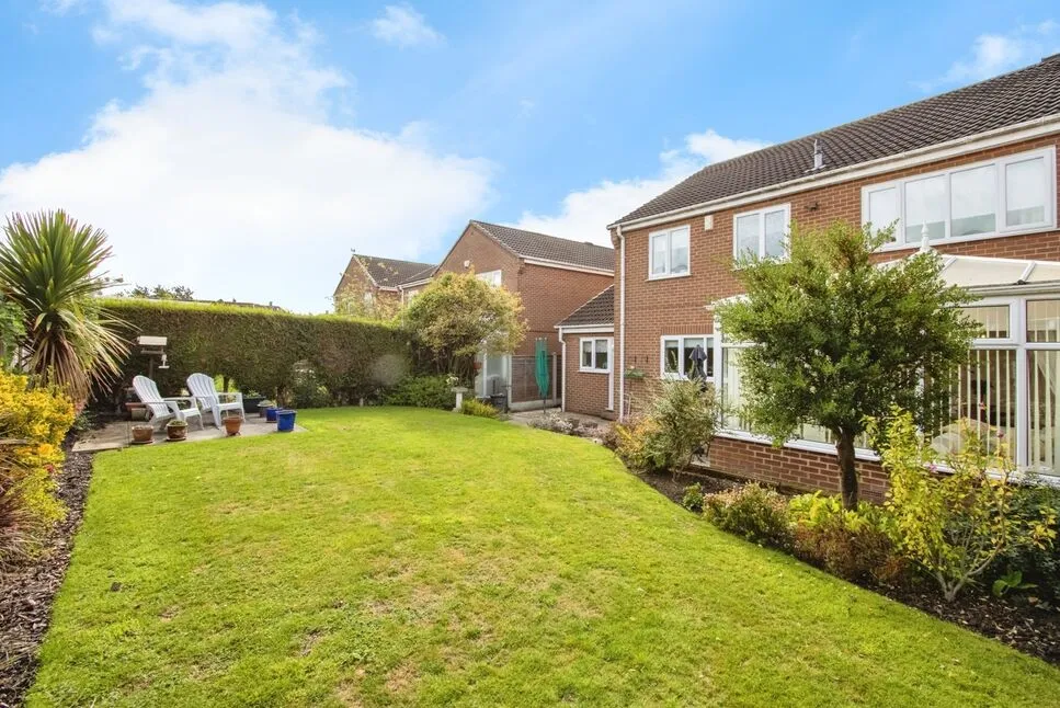 Hill Top View, Tingley, WF3, photo 17