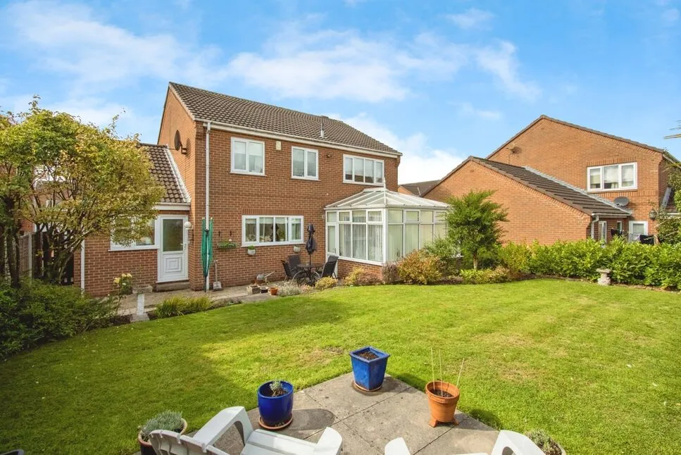 Hill Top View, Tingley, WF3, photo 9