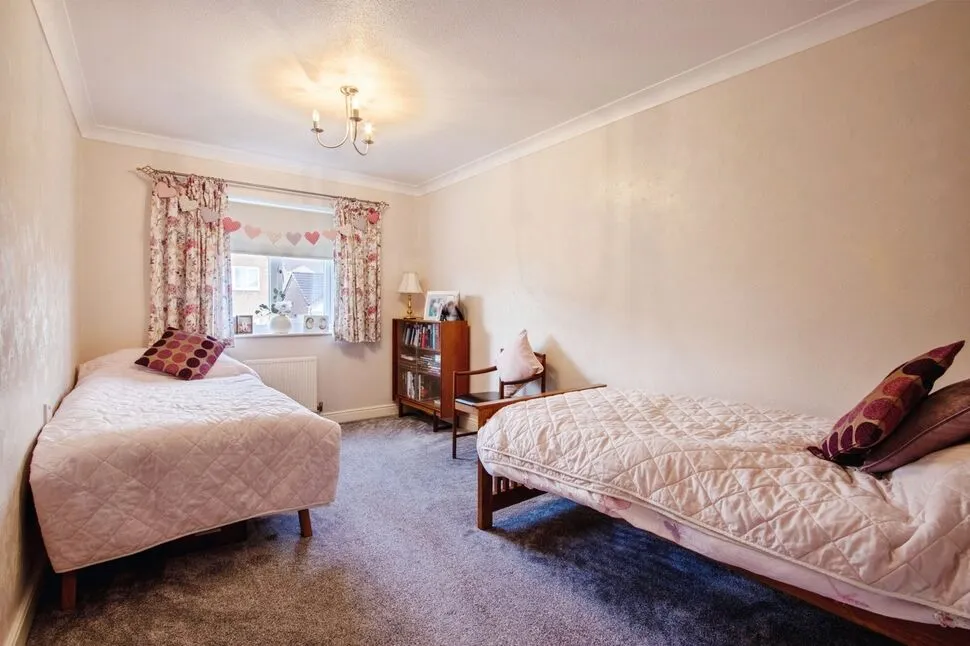 Hill Top View, Tingley, WF3, photo 15
