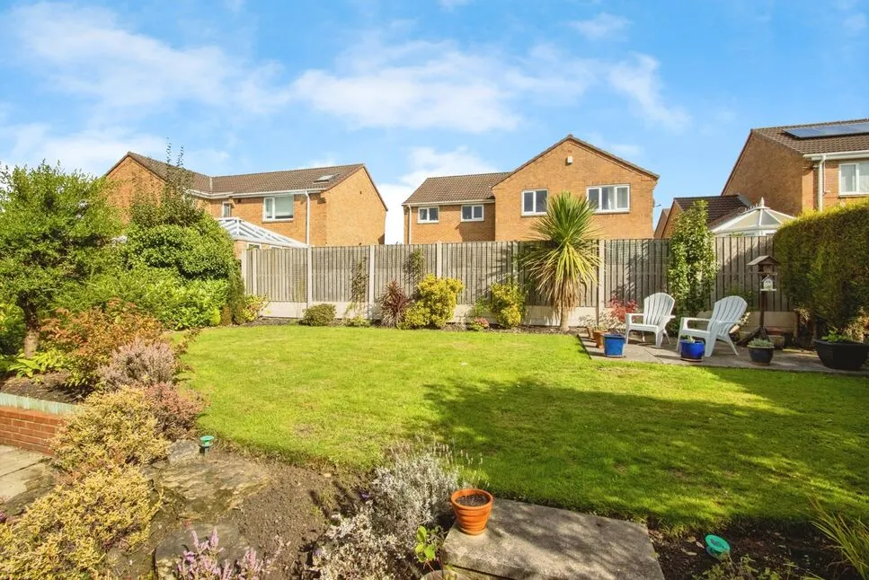 Hill Top View, Tingley, WF3, photo 18