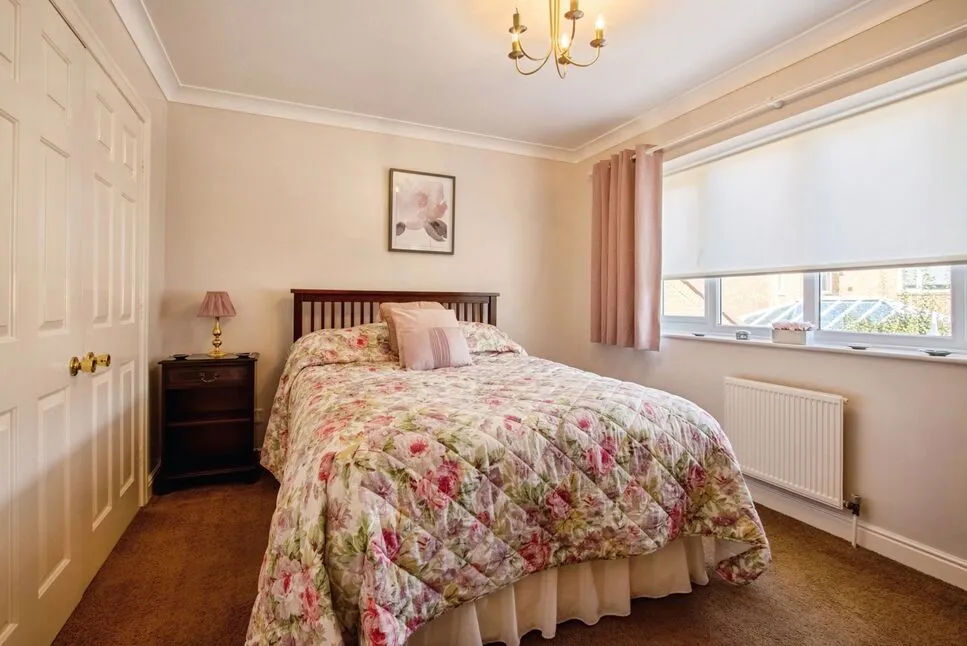 Hill Top View, Tingley, WF3, photo 13