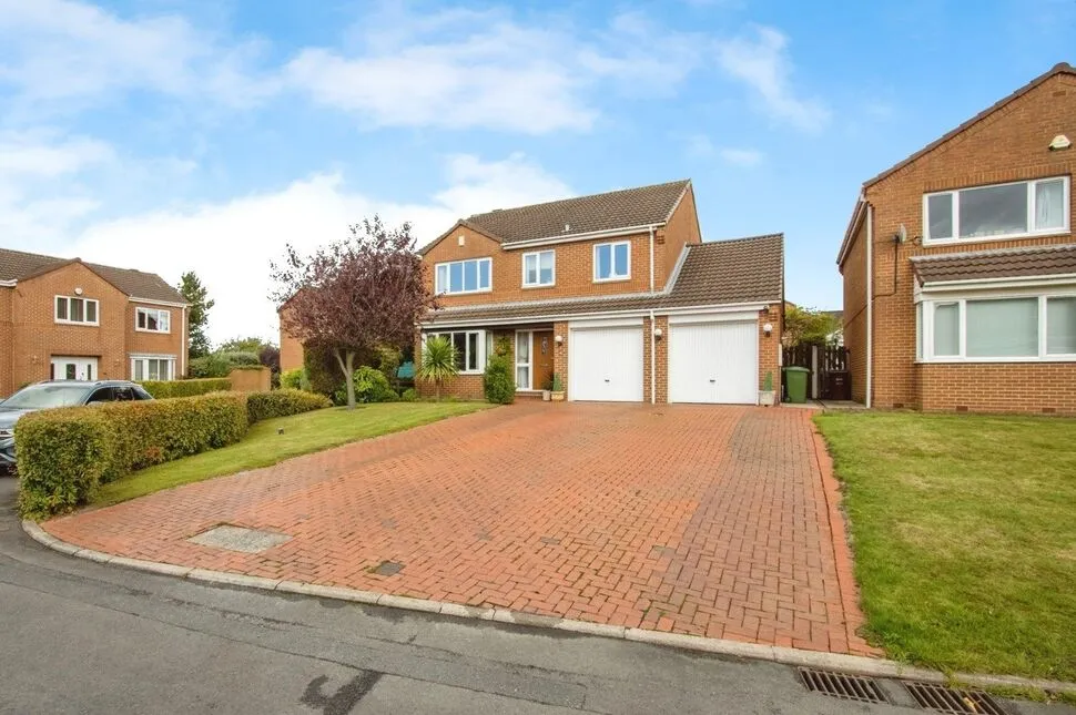 4 bed house for sale, Hill Top View, Tingley, WF3