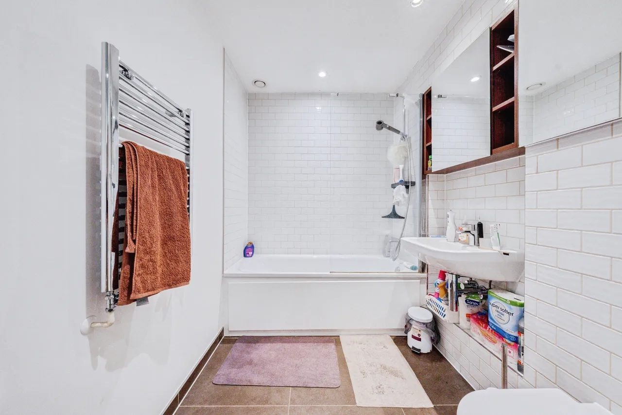 Plumstead Road, London, SE18, photo 14