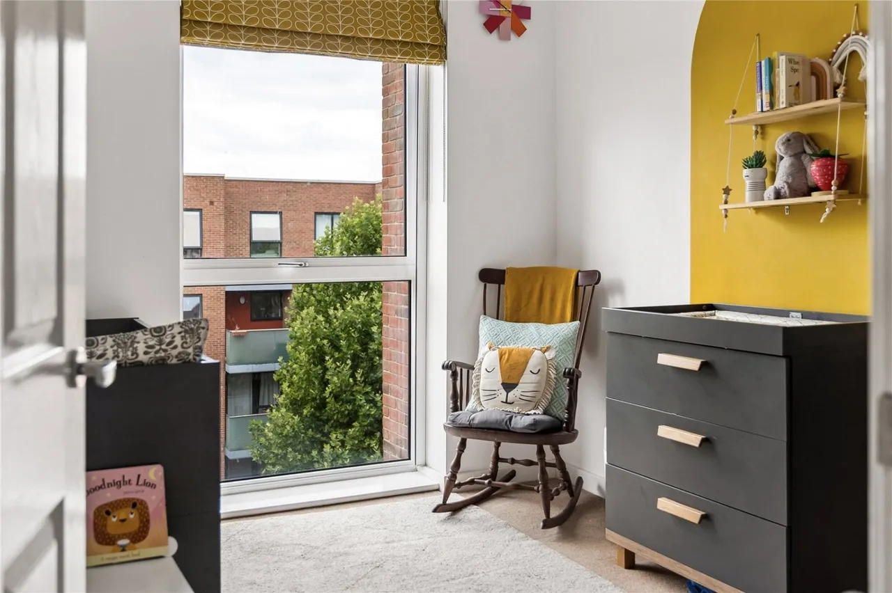 Bathurst Square, London, N15, photo 14