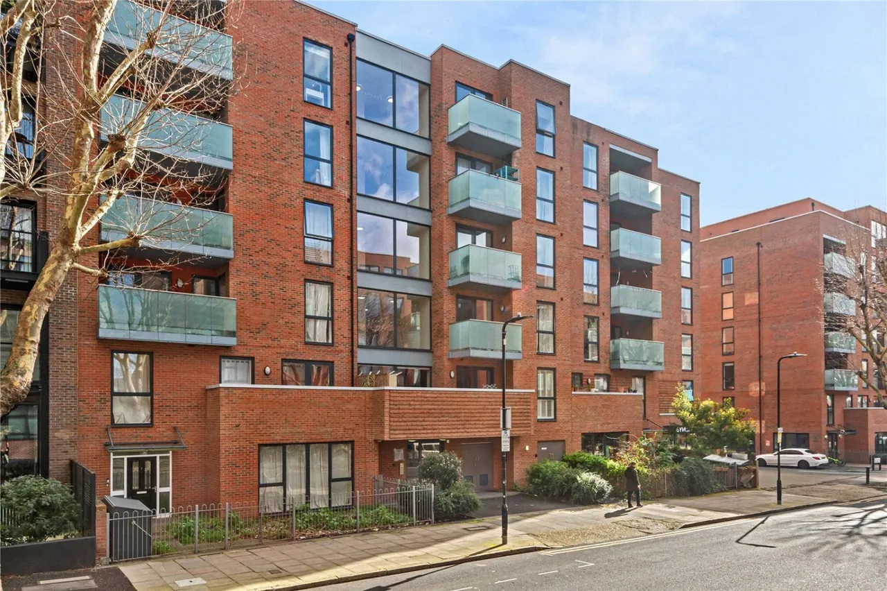 Bathurst Square, London, N15, photo 4