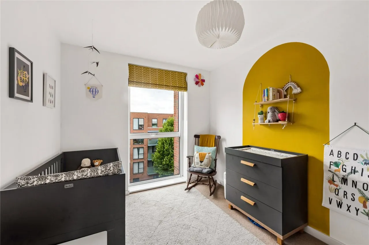 Bathurst Square, London, N15, photo 15