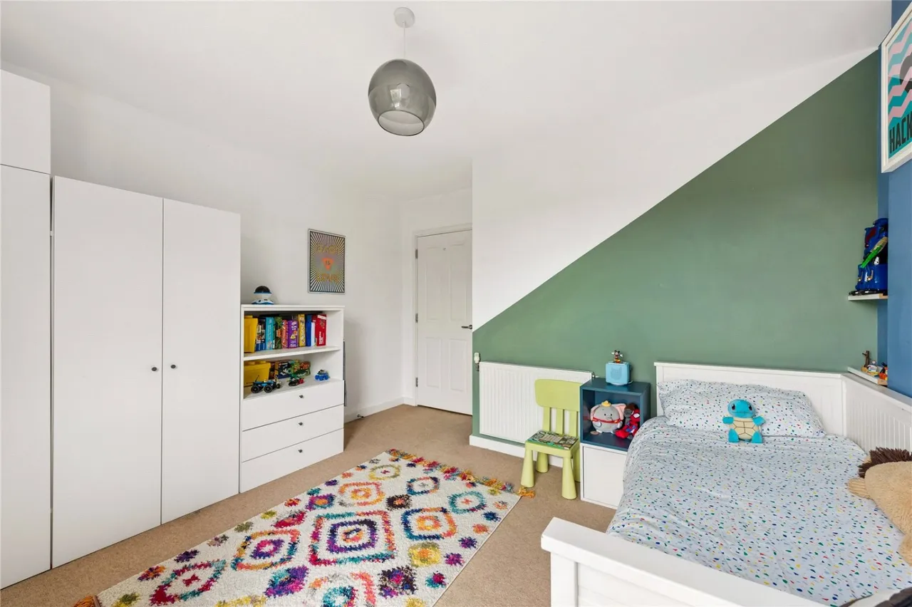 Bathurst Square, London, N15, photo 18
