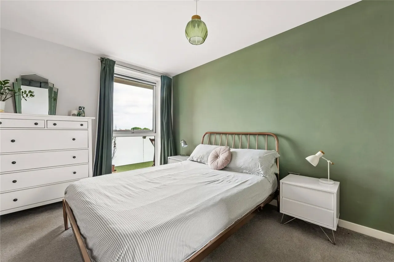 Bathurst Square, London, N15, photo 13