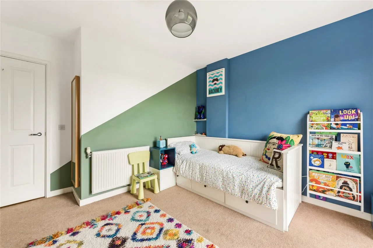 Bathurst Square, London, N15, photo 17