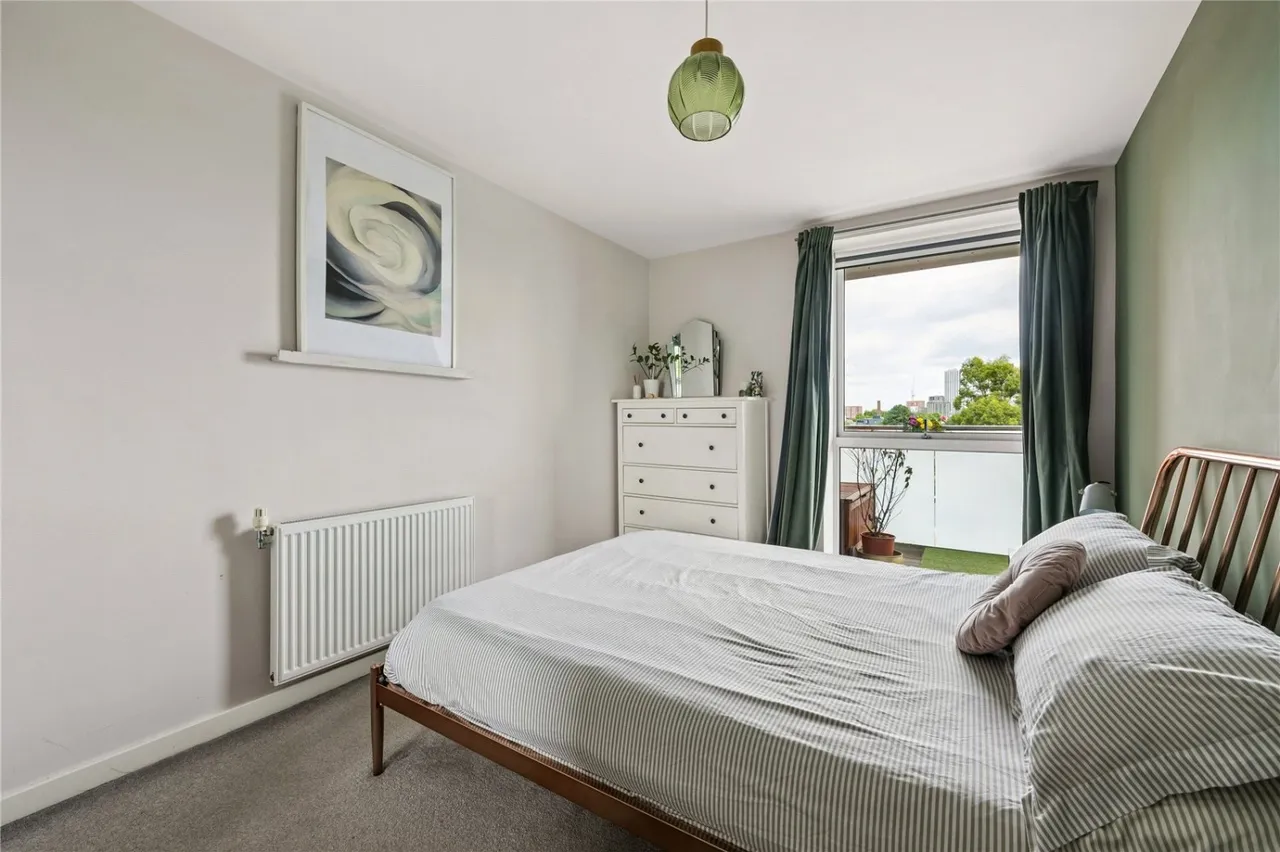 Bathurst Square, London, N15, photo 12
