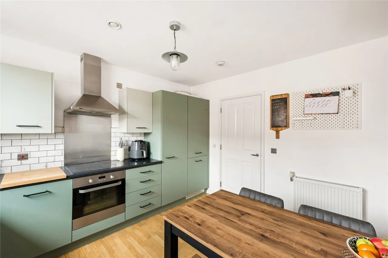 Bathurst Square, London, N15, photo 9