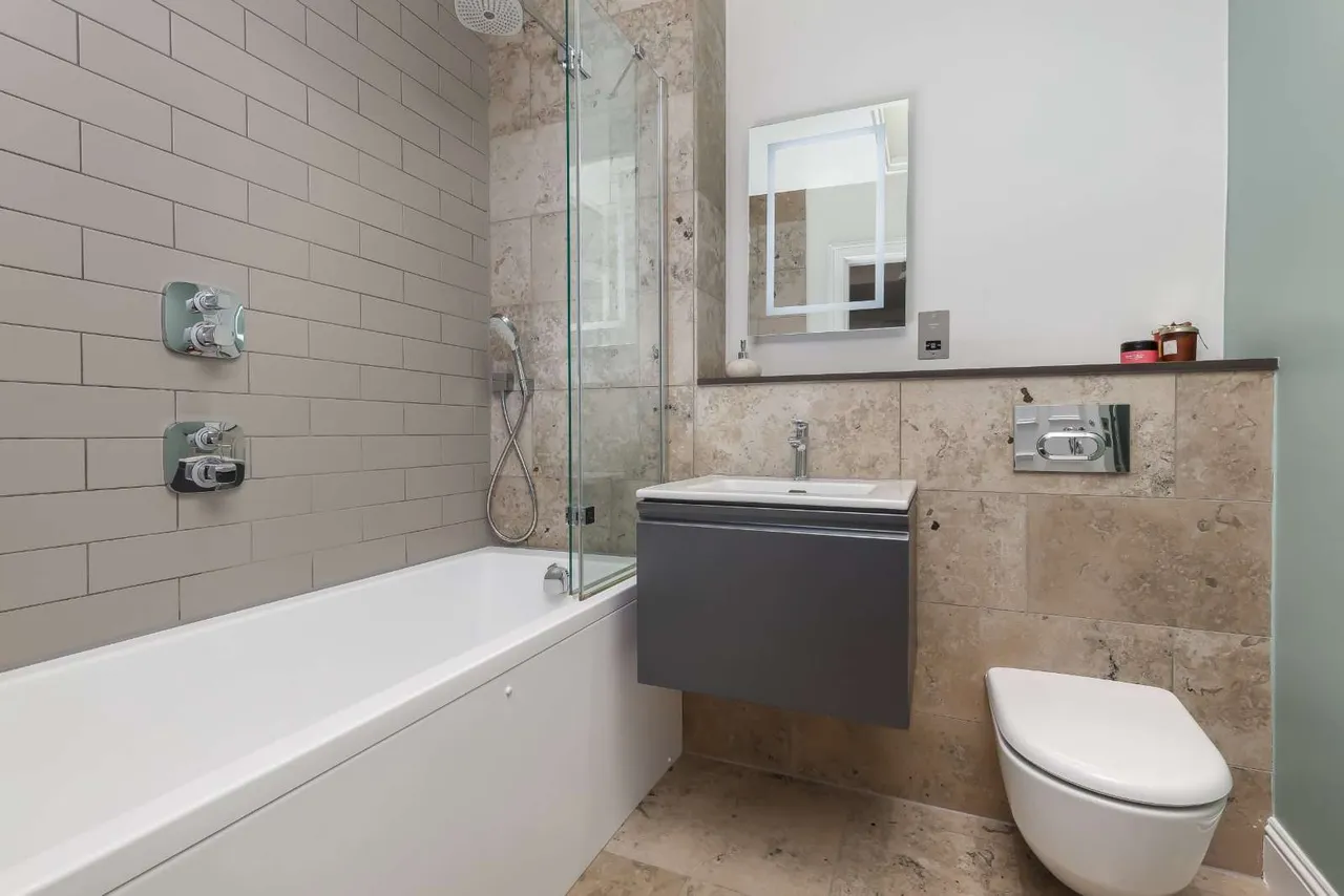 Atholl Crescent, West End, EH3, photo 12
