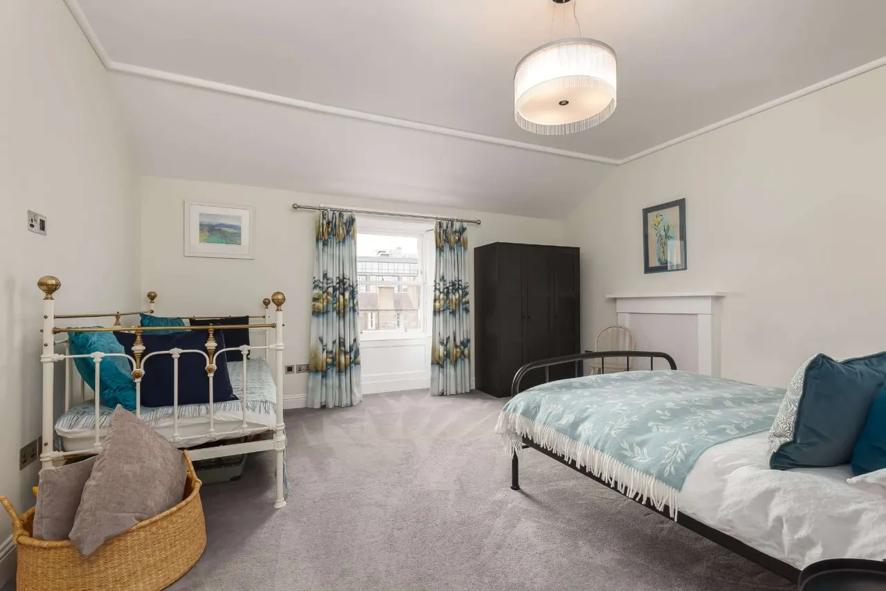 Atholl Crescent, West End, EH3, photo 11