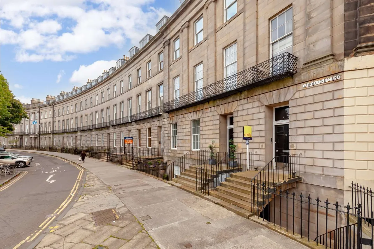 Atholl Crescent, West End, EH3, photo 17