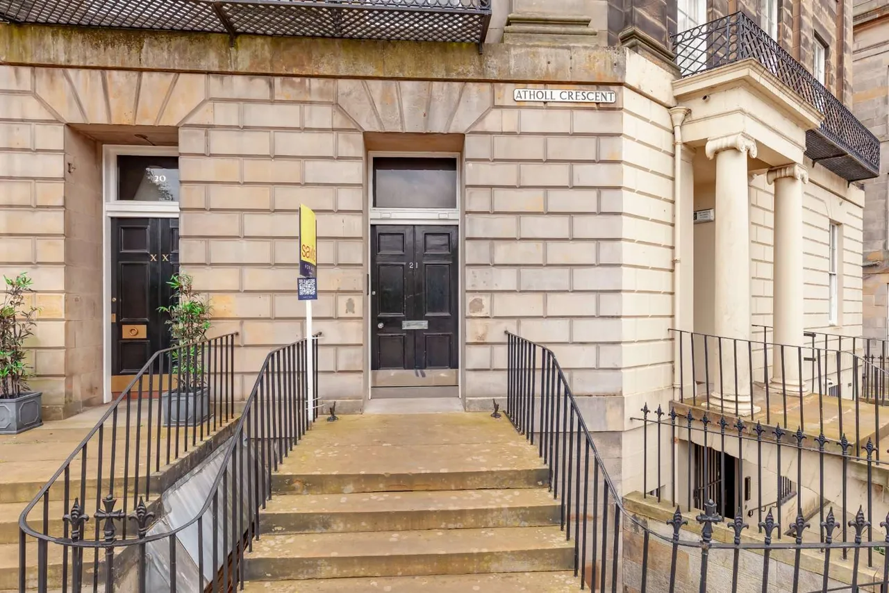Atholl Crescent, West End, EH3, photo 16