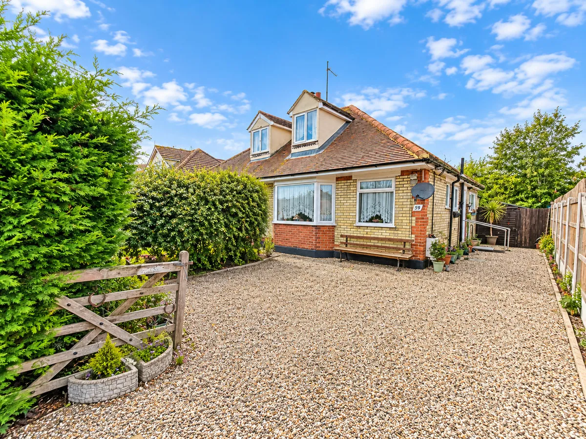 3 bed house for sale, Harwich Road, Little Clacton, CO16