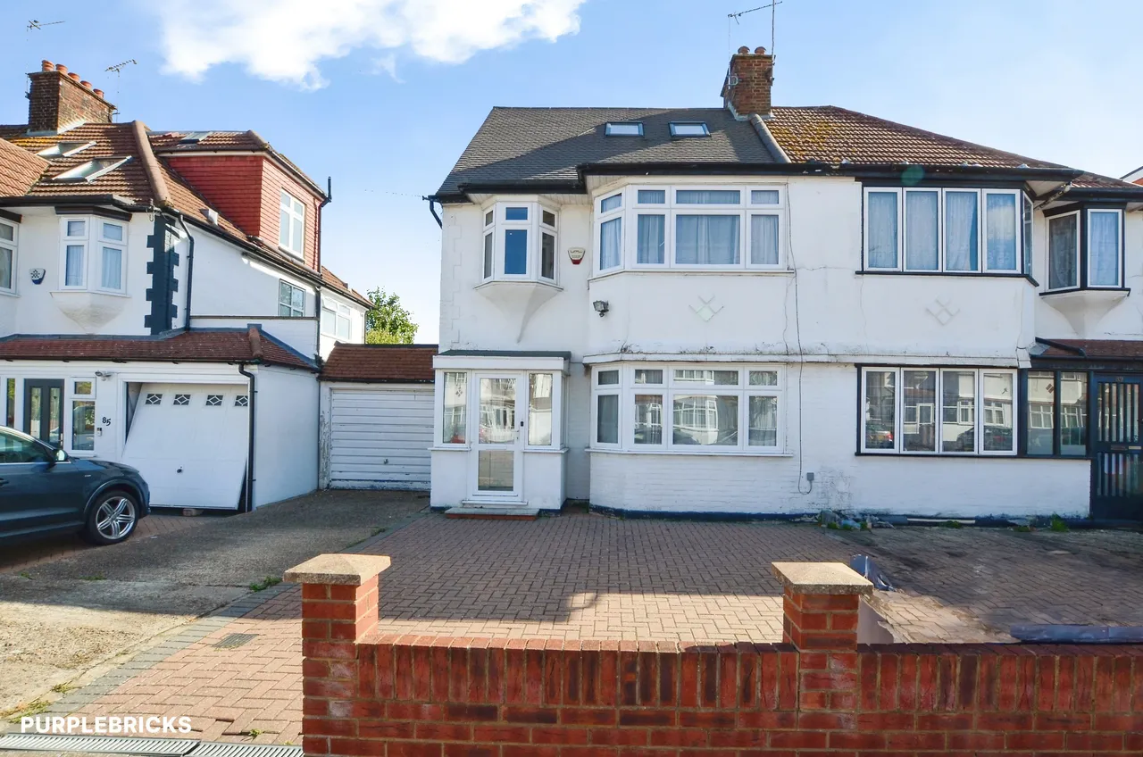 Sandringham Gardens, London, N12, photo 31