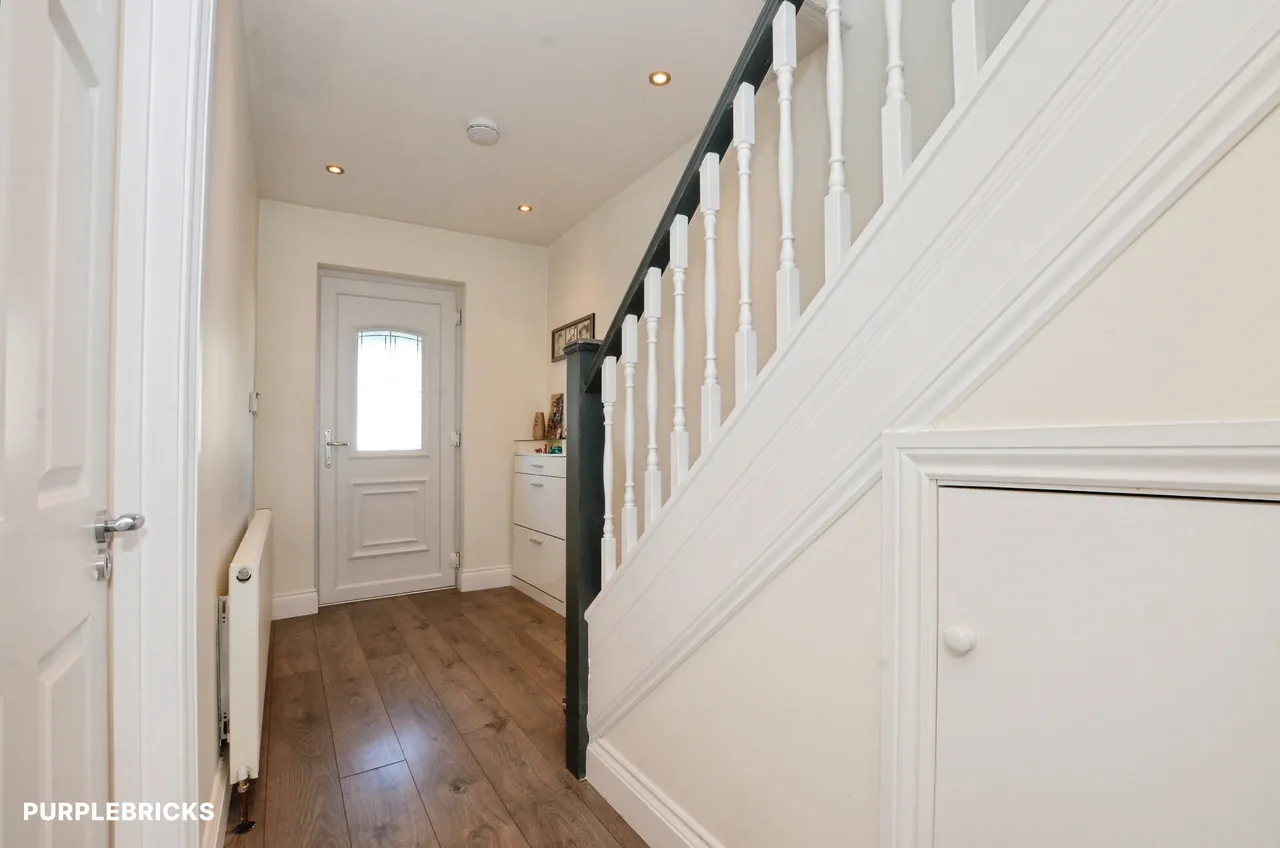 Sandringham Gardens, London, N12, photo 13