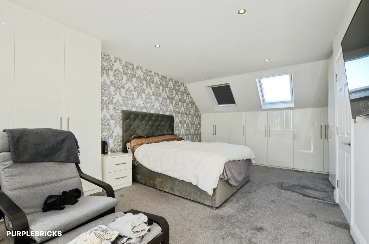 Sandringham Gardens, London, N12, photo 21