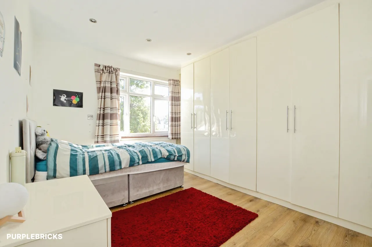 Sandringham Gardens, London, N12, photo 11